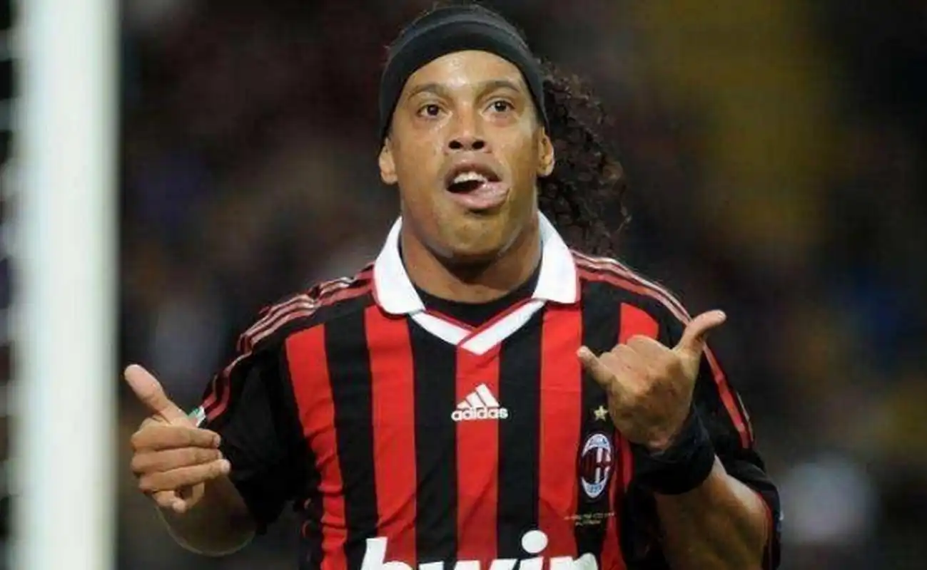 在商业足球 在商业足球