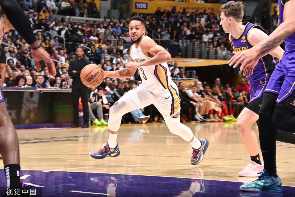 通过出售菲 通过出售菲